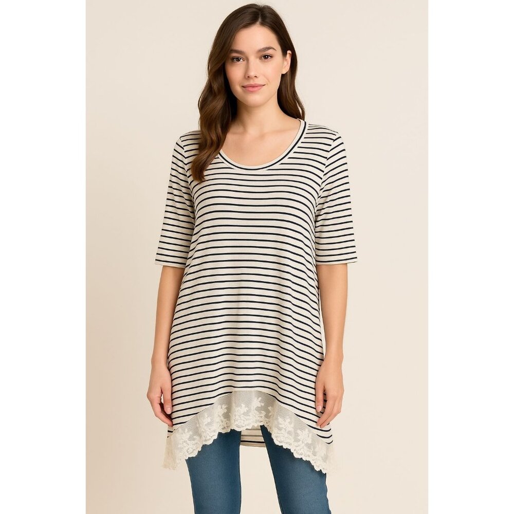 POL Briana High Low Top with Lace Hem Size Small  Scoop neckline Striped print S